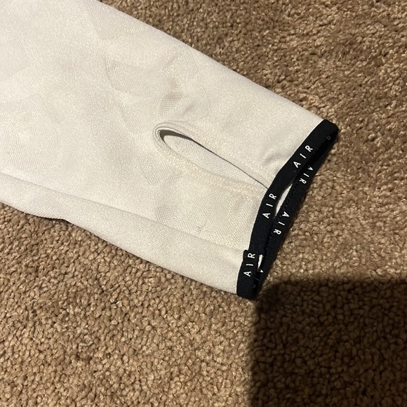 Used white nike air shirt. - Picture 2 of 4